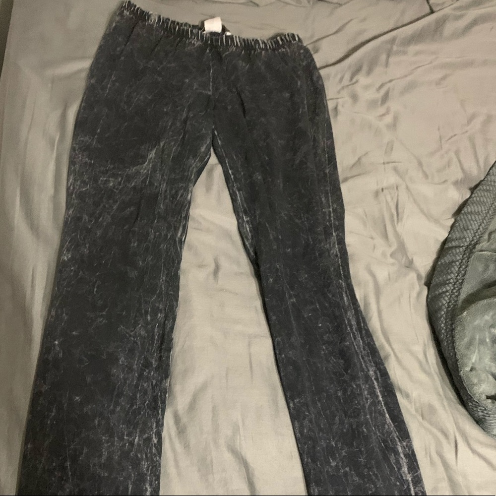 Black pattern leggings